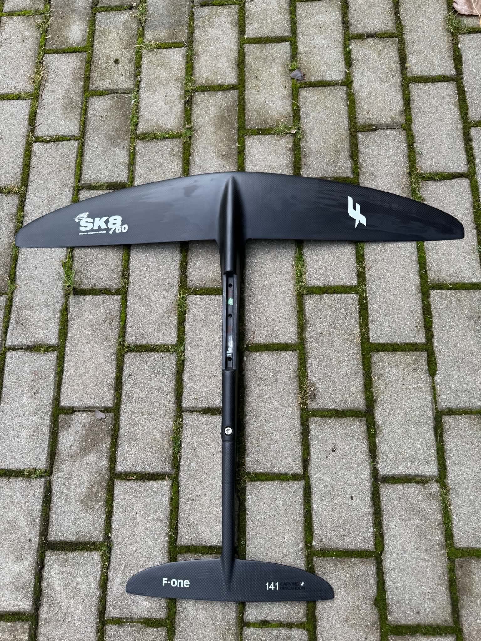F-ONE SK8 750 (titan1) + carving (w) 141 - naudotas foil komplektas, puikaus stovio