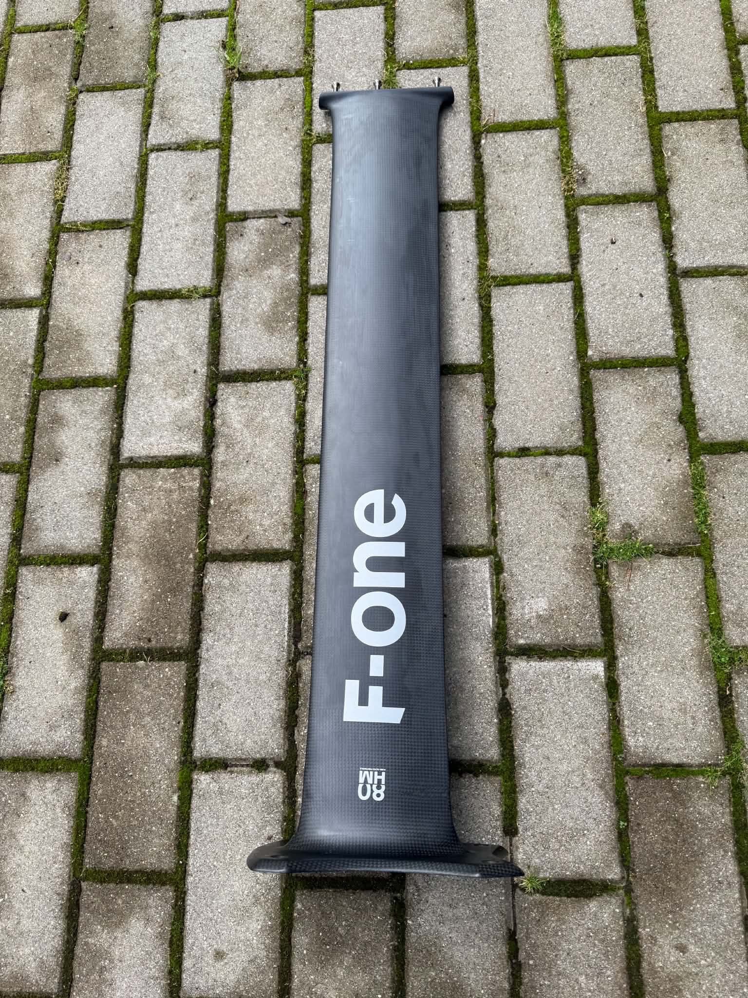 HM CARBON 80cm mast (titan 1) naudota, puikaus stovio